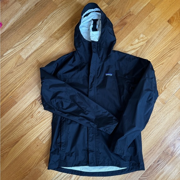 Men’s M Like New Patagonia Rain Jacket - Picture 2 of 5